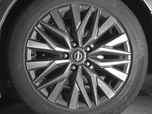 Used 2025 Nissan Altima 2.5 SV FWD image 14