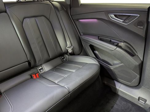 Certified 2023 Audi Q4 e-tron Prestige image 14