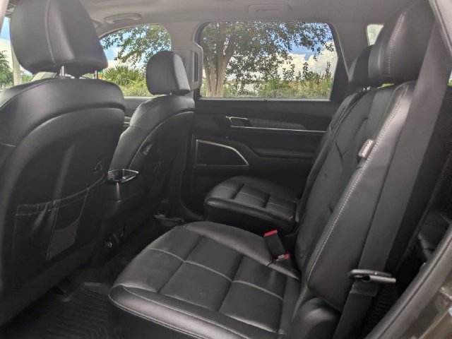 Used 2024 Kia Telluride EX w/ EX Captain's Chair Package AWD/4WD image 16