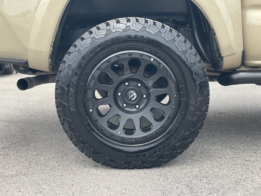 Used 2017 Toyota Tacoma TRD Sport w/ Tow Package RWD image 36