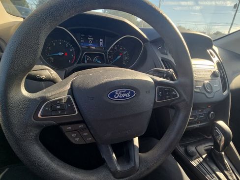 Used 2018 Ford Focus SE image 2