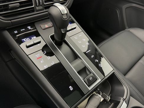 Certified 2026 Porsche Macan AWD/4WD image 19