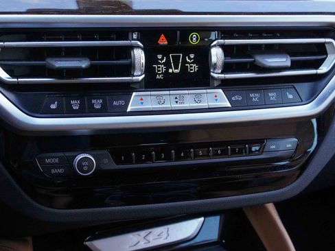 Certified 2025 BMW X4 xDrive30i image 28