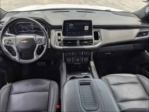 Used 2024 Chevrolet Suburban LT w/ Luxury Package AWD/4WD image 16