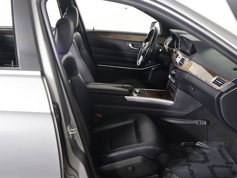 Used 2014 Mercedes-Benz E 350 4MATIC Sedan w/ Premium 1 Package image 26