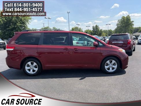 Used 2012 Toyota Sienna LE w/ Towing Pkg FWD image 4