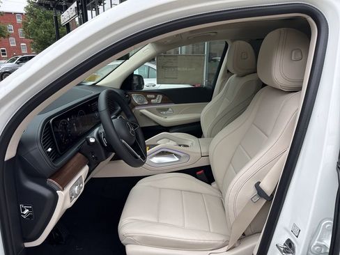 Certified 2025 Mercedes-Benz GLS 450 4MATIC image 16