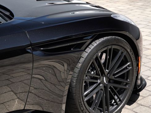 Used 2025 Aston Martin DB12 Convertible RWD image 9