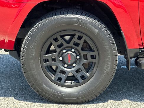 Used 2019 Toyota 4Runner TRD Off-Road Premium AWD/4WD image 25