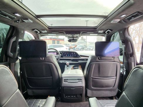 Used 2023 Cadillac Escalade ESV Sport Platinum w/ LPO, ONYX Package AWD/4WD image 27