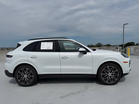Certified 2026 Porsche Cayenne AWD/4WD image 8