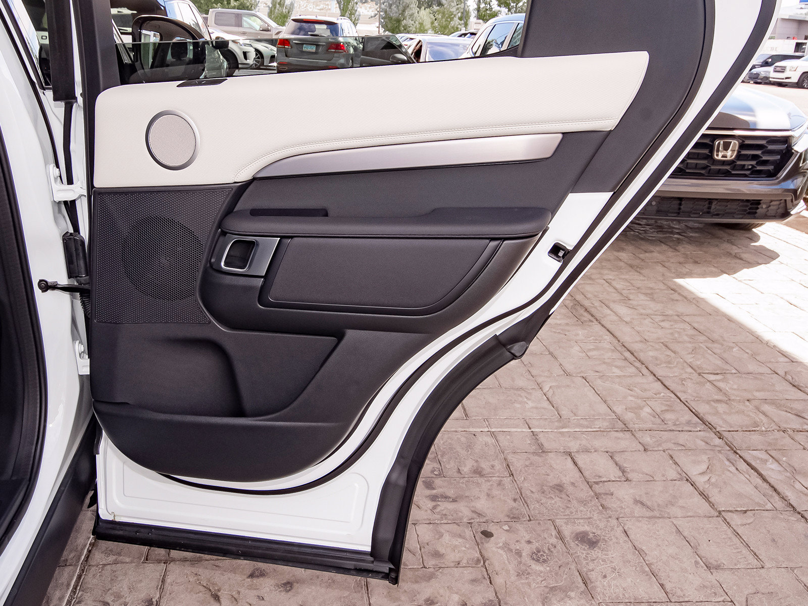 New 2026 Land Rover Discovery Limited Edition AWD/4WD image 47