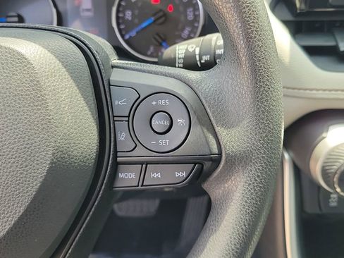 Used 2020 Toyota RAV4 XLE AWD/4WD image 21