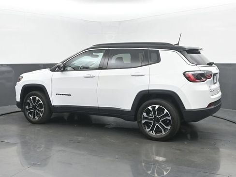 Used 2022 Jeep Compass Limited AWD/4WD image 3