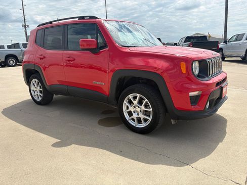Used 2019 Jeep Renegade Latitude AWD/4WD image 8