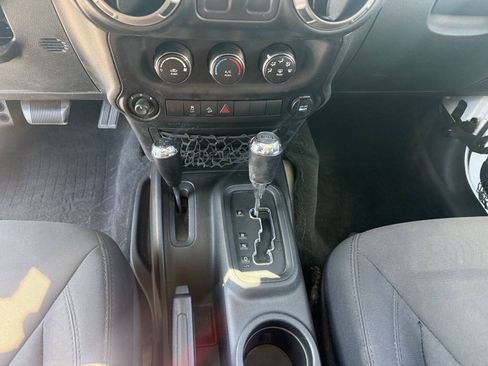 Used 2015 Jeep Wrangler Sport AWD/4WD image 16