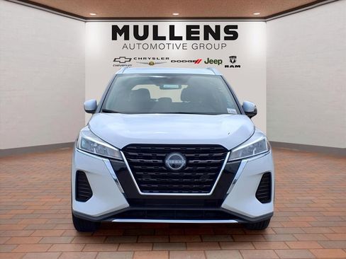 Used 2023 Nissan Kicks SV FWD image 2