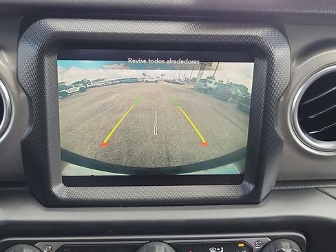 Used 2022 Jeep Wrangler Unlimited Sahara AWD/4WD image 30