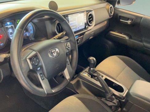 Used 2021 Toyota Tacoma TRD Off-Road w/ Technology Package AWD/4WD image 19