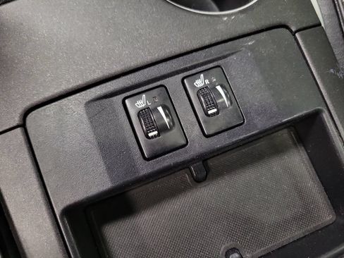 Used 2015 Toyota Camry XLE FWD image 18