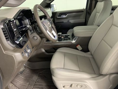 Used 2025 GMC Sierra 1500 SLT w/ SLT Premium Package image 18