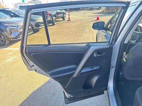 Used 2018 Toyota RAV4 XLE image 37