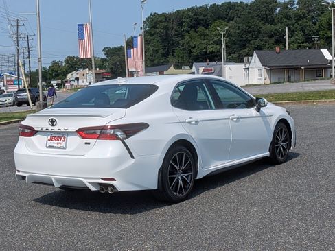 Used 2024 Toyota Camry SE w/ Cold Weather Package FWD image 9