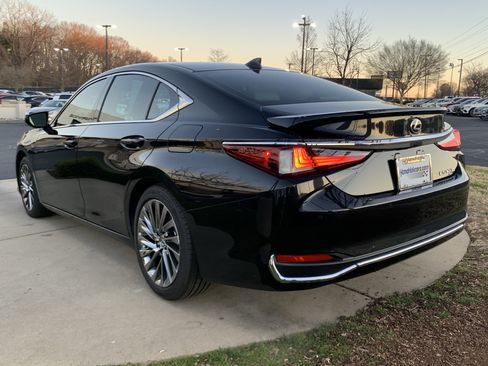 Used 2025 Lexus ES 300h w/ Luxury Package image 8