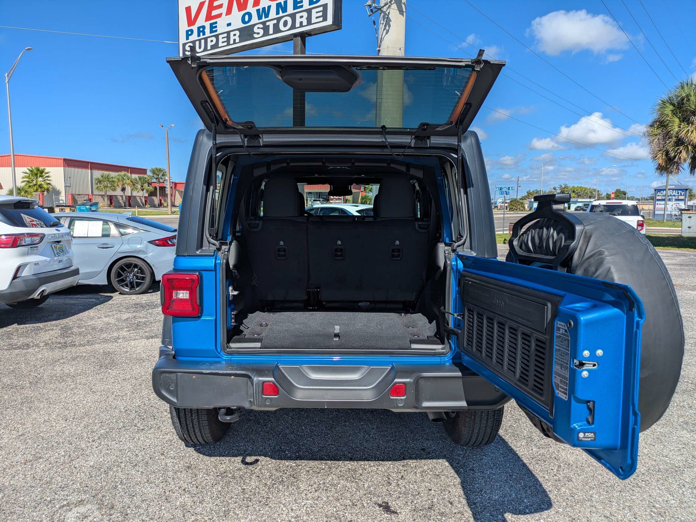 Used 2024 Jeep Wrangler Unlimited Sport AWD/4WD image 30