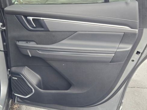 Certified 2025 Buick Enclave Preferred image 9