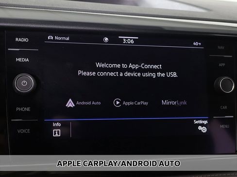 Used 2022 Volkswagen Taos SEL image 9