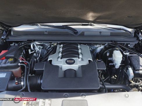 Used 2018 Cadillac Escalade Luxury AWD/4WD image 14