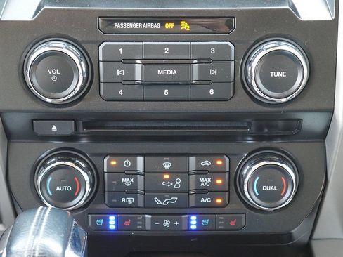 Used 2015 Ford F150 Lariat AWD/4WD image 23