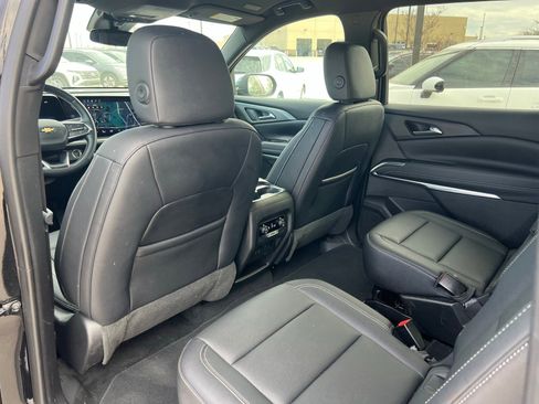 Used 2025 Chevrolet Traverse LT image 18