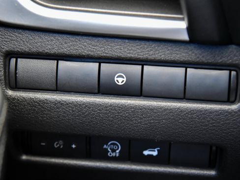Used 2025 Nissan Rogue SV FWD image 31