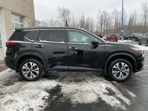 Used 2022 Nissan Rogue SV image 4