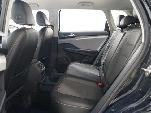 Used 2022 Volkswagen Taos SE image 32