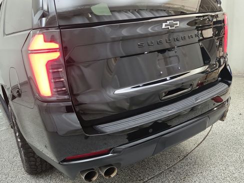 Used 2025 Chevrolet Suburban Z71 AWD/4WD image 28