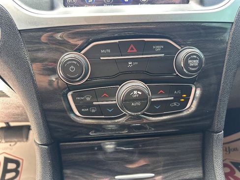 Used 2022 Chrysler 300 Touring w/ Sport Appearance Package RWD image 16