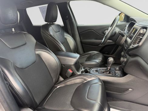 Used 2019 Jeep Cherokee Latitude Plus w/ Cold Weather Group image 15