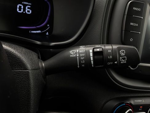 Used 2025 Kia Soul LX w/ LX Technology Package FWD image 33