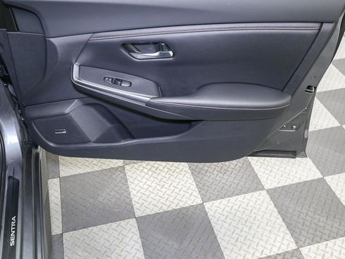 Used 2020 Nissan Sentra SR w/ Premium Package FWD image 21