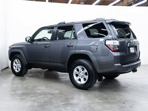 Used 2022 Toyota 4Runner SR5 Premium w/ Moonroof Package AWD/4WD image 4