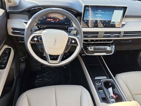 New 2026 Lincoln Corsair Premiere image 6