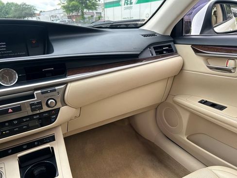 Used 2015 Lexus ES 350 w/ Luxury Package FWD image 10