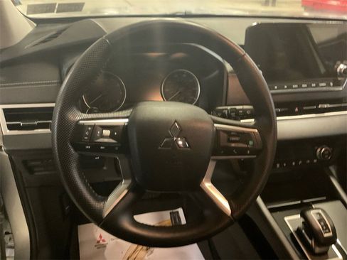 Used 2024 Mitsubishi Outlander SE image 15