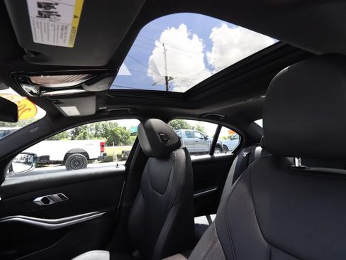 Used 2020 BMW 330i Sedan w/ Convenience Package RWD image 4