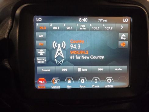 Used 2023 Jeep Renegade Latitude AWD/4WD image 12
