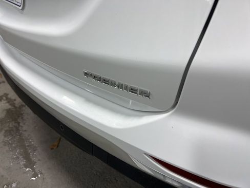 Used 2019 Chevrolet Equinox Premier image 18