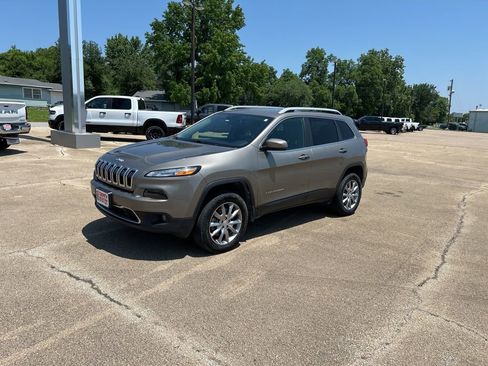 Used 2018 Jeep Cherokee Limited image 1